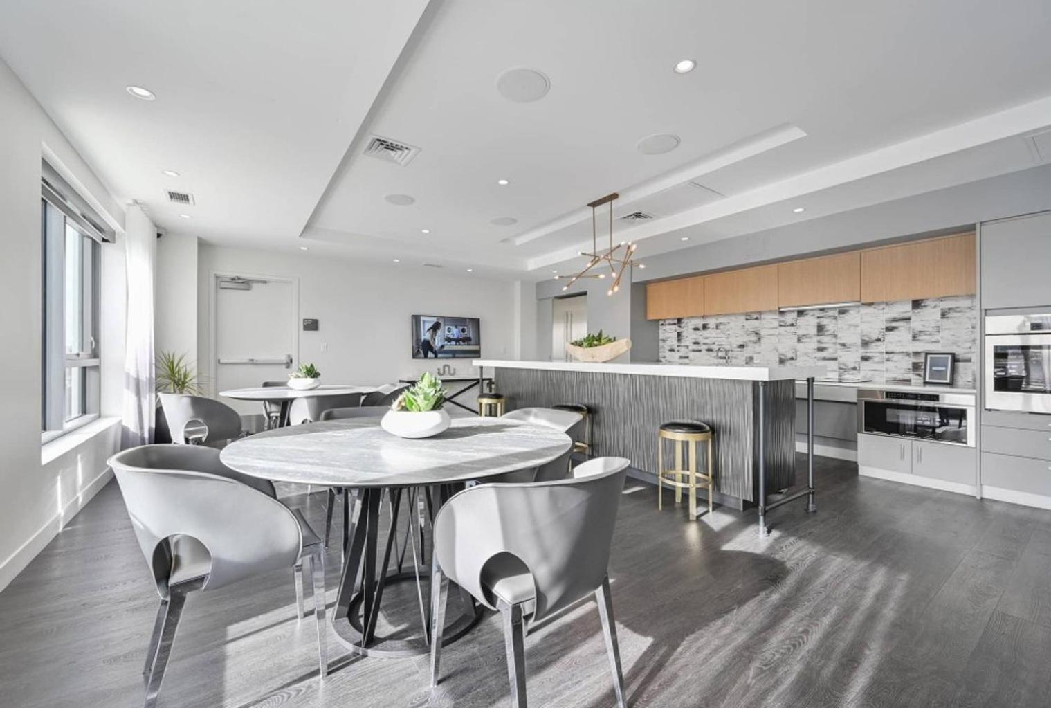 Apartment Central Sq Studio W Gym Doorman Wd Roof Bos-313